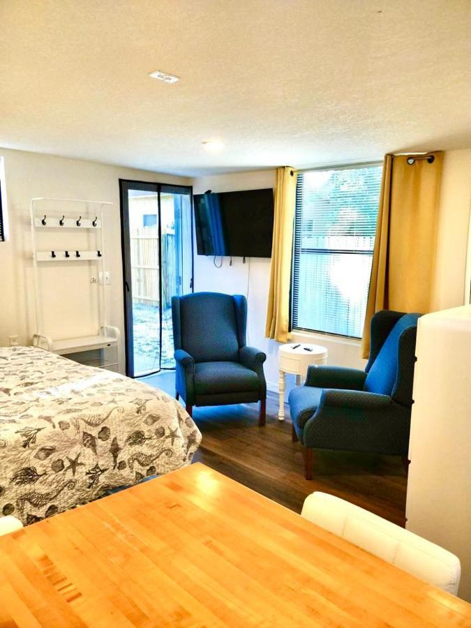 Two Fully Equipped Apartments And A Studio 5 Miles From The Beach Saint Petersburg Eksteriør billede