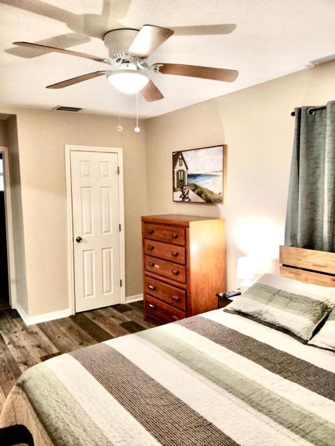 Two Fully Equipped Apartments And A Studio 5 Miles From The Beach Saint Petersburg Eksteriør billede