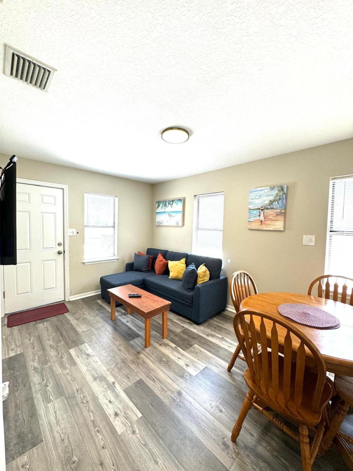 Two Fully Equipped Apartments And A Studio 5 Miles From The Beach Saint Petersburg Eksteriør billede